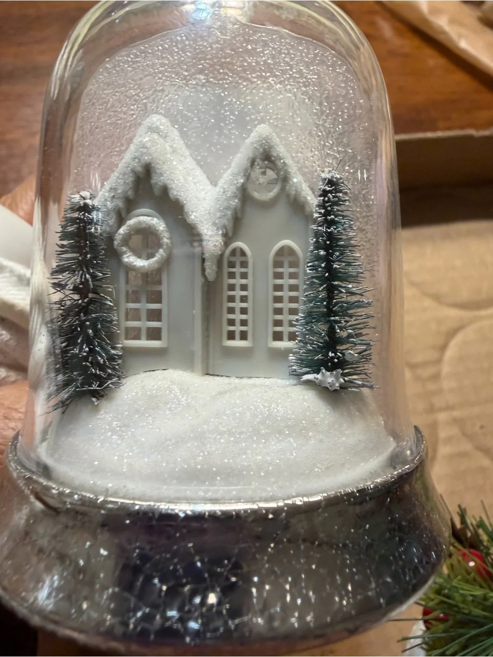 Yankee candle Holiday Pineberry and Glass Snowhouse Scentplug Diffuser